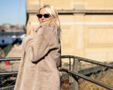 Cómo Mantenerte Caliente y Lucir Chic en una Chaqueta de Plumón: Consejos de Estilo para Chicago