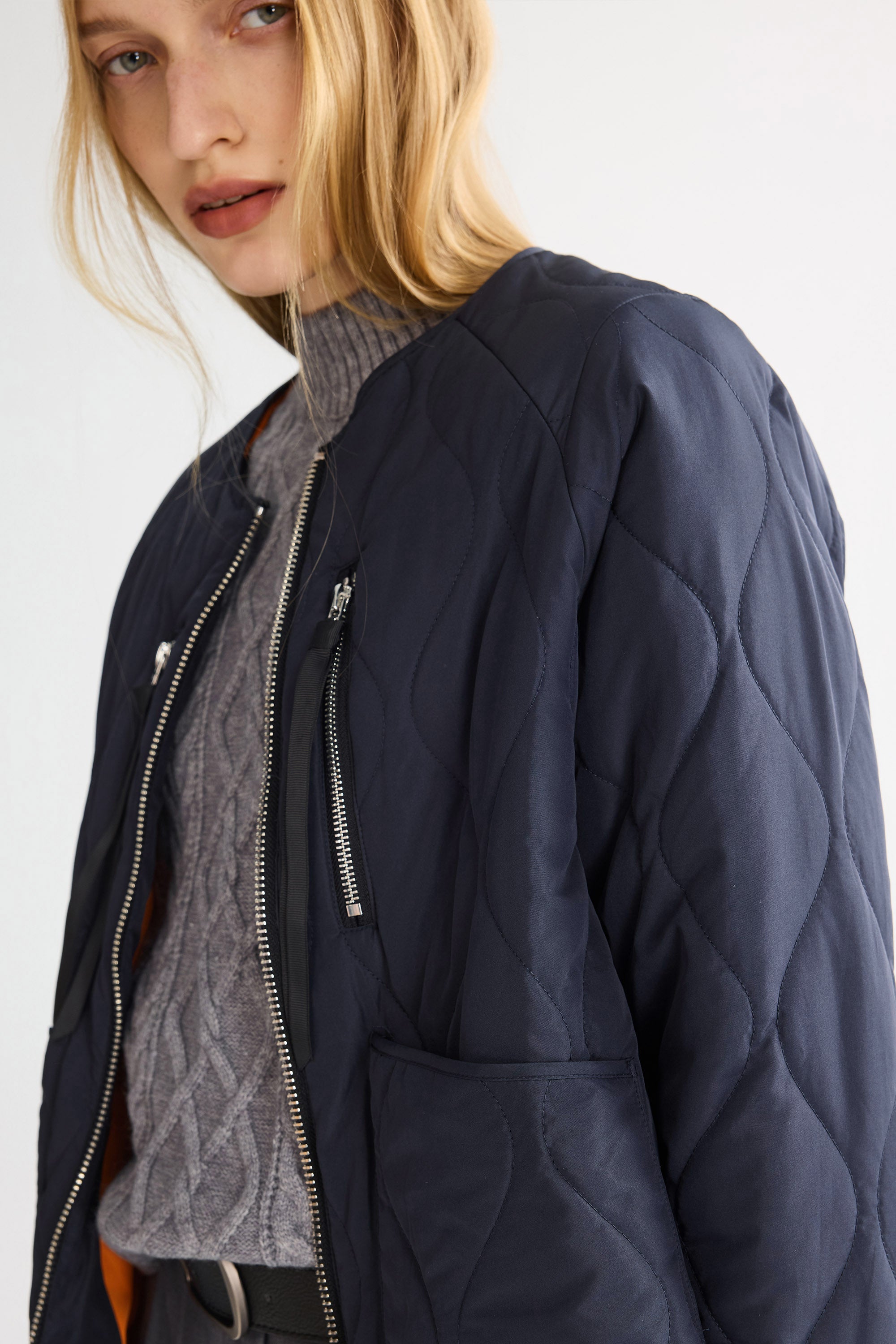 OROLAY 092 Universe® Lightweight Quilted Jacket #color_navy
