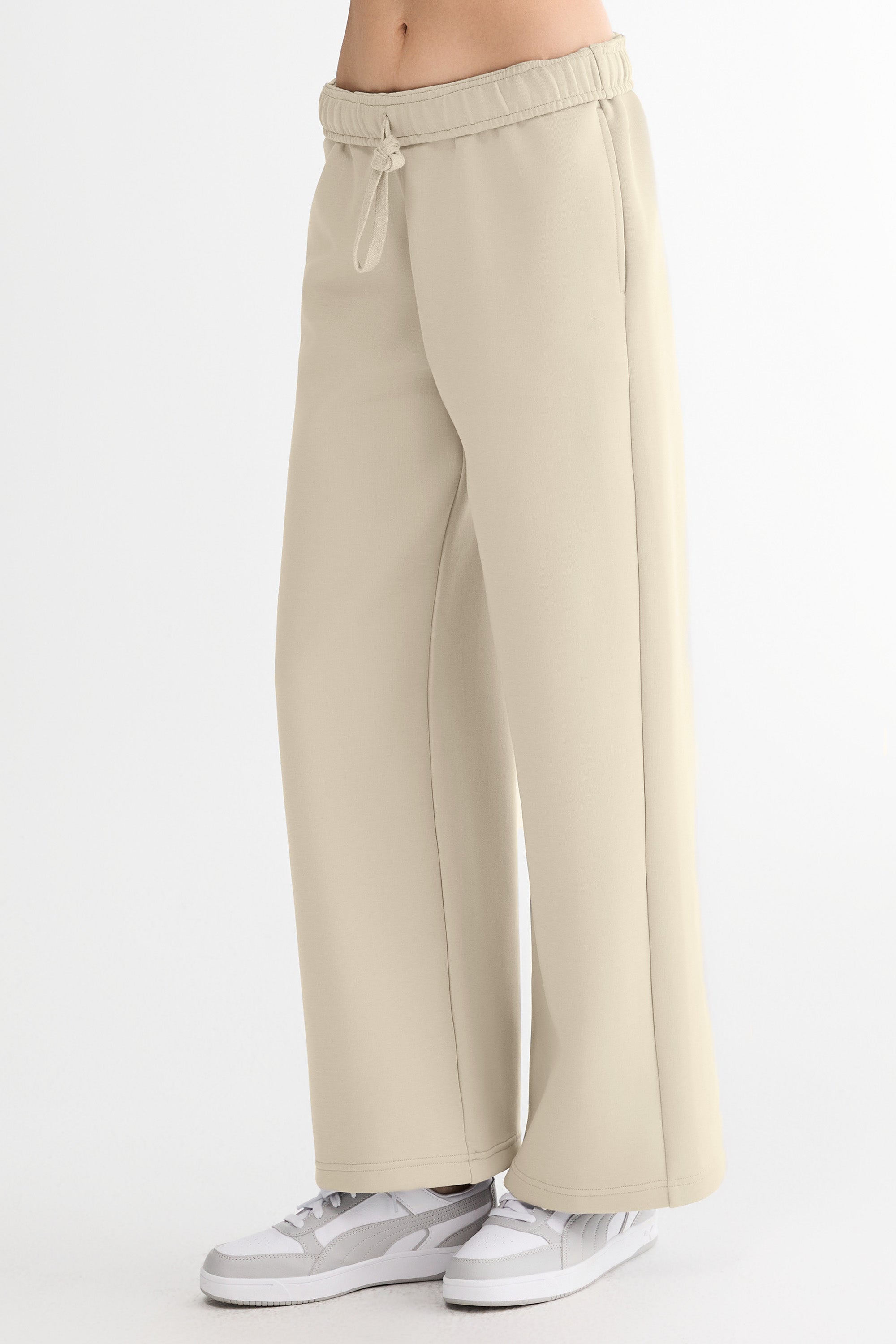 OROLAY Air Layer Wide-Leg Sweatpants #color_khaki