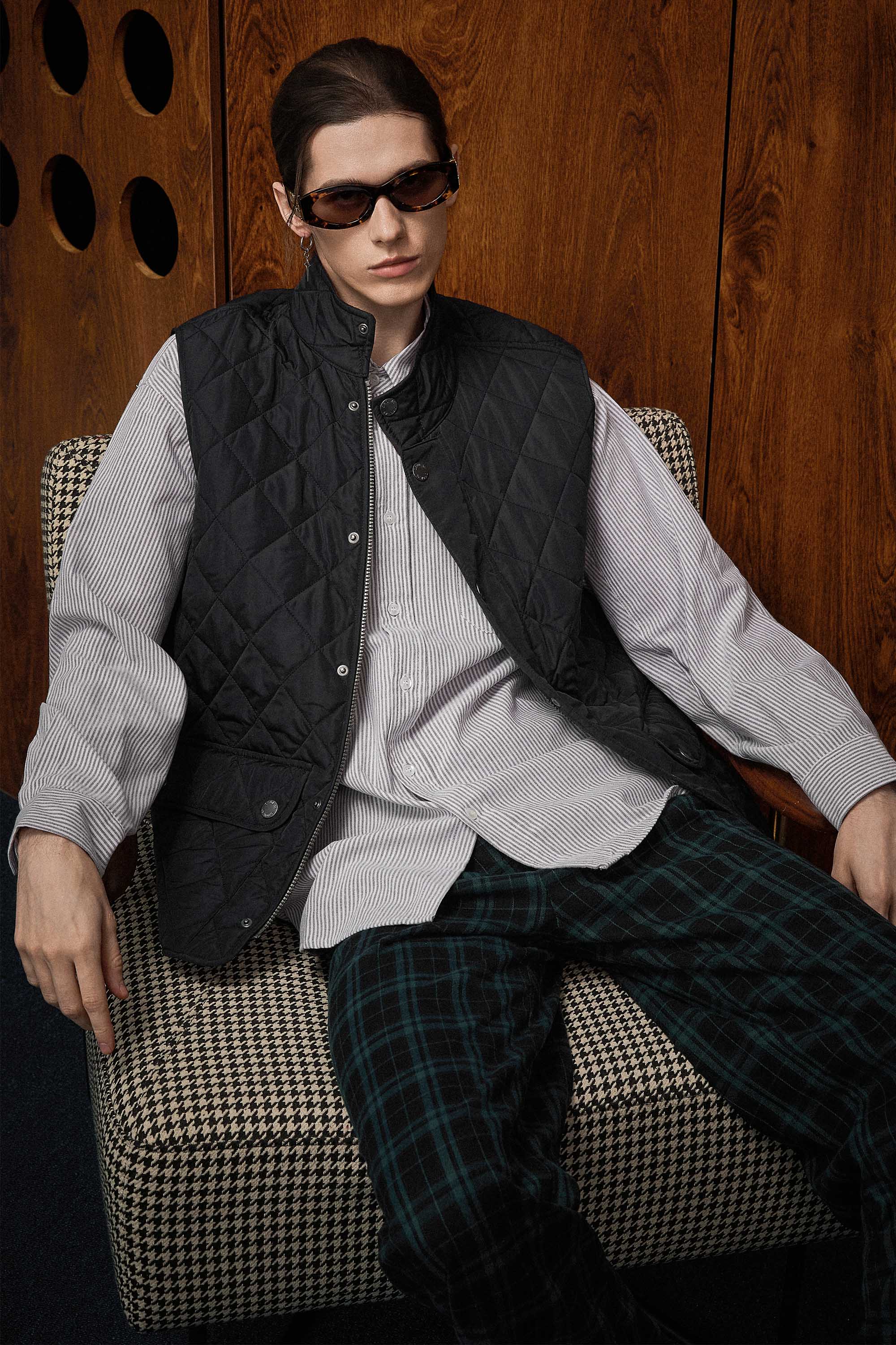 Classic Barn Lightweight Vest #color_black