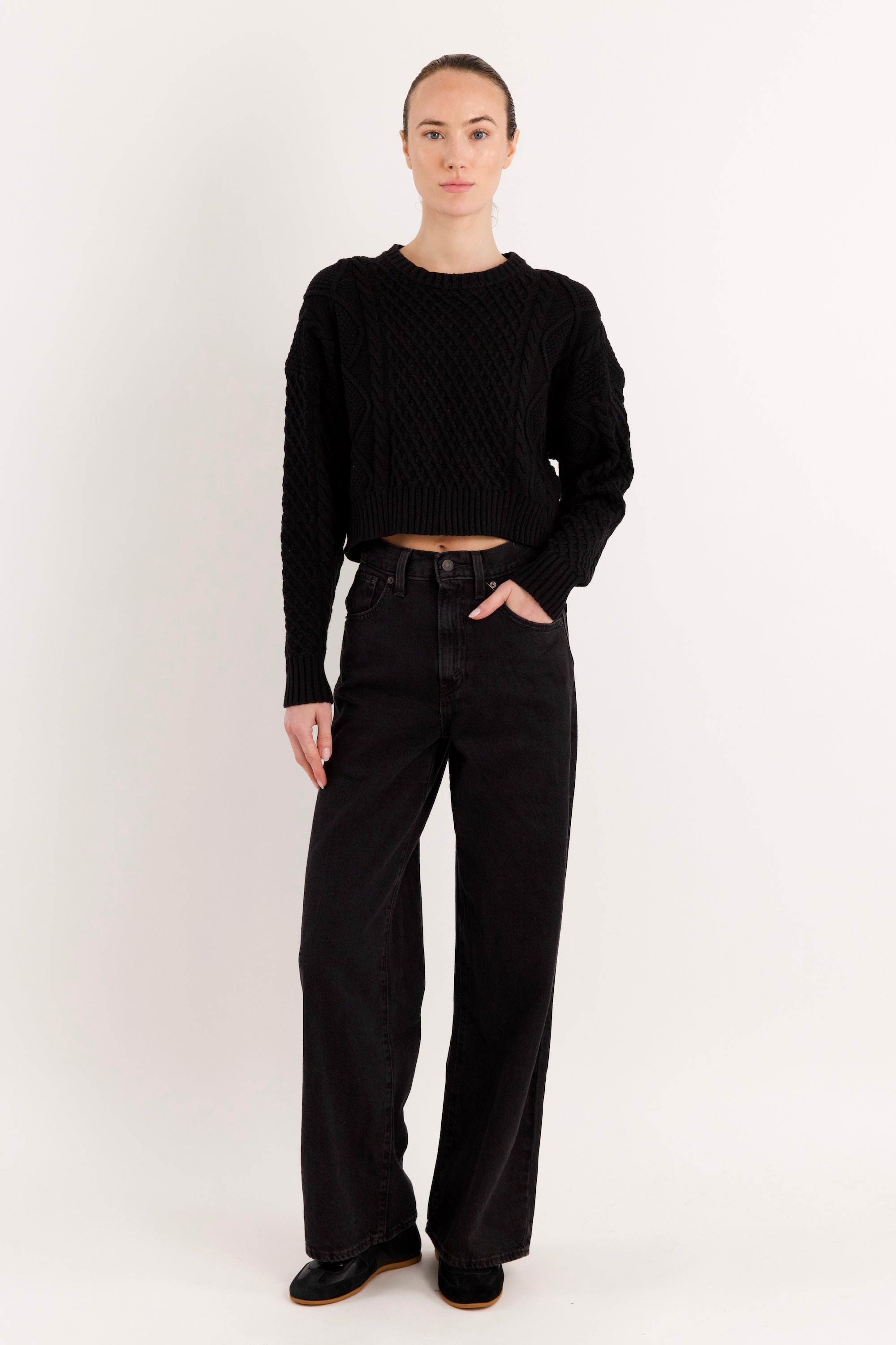 Cropped Knit Sweater #Color_black