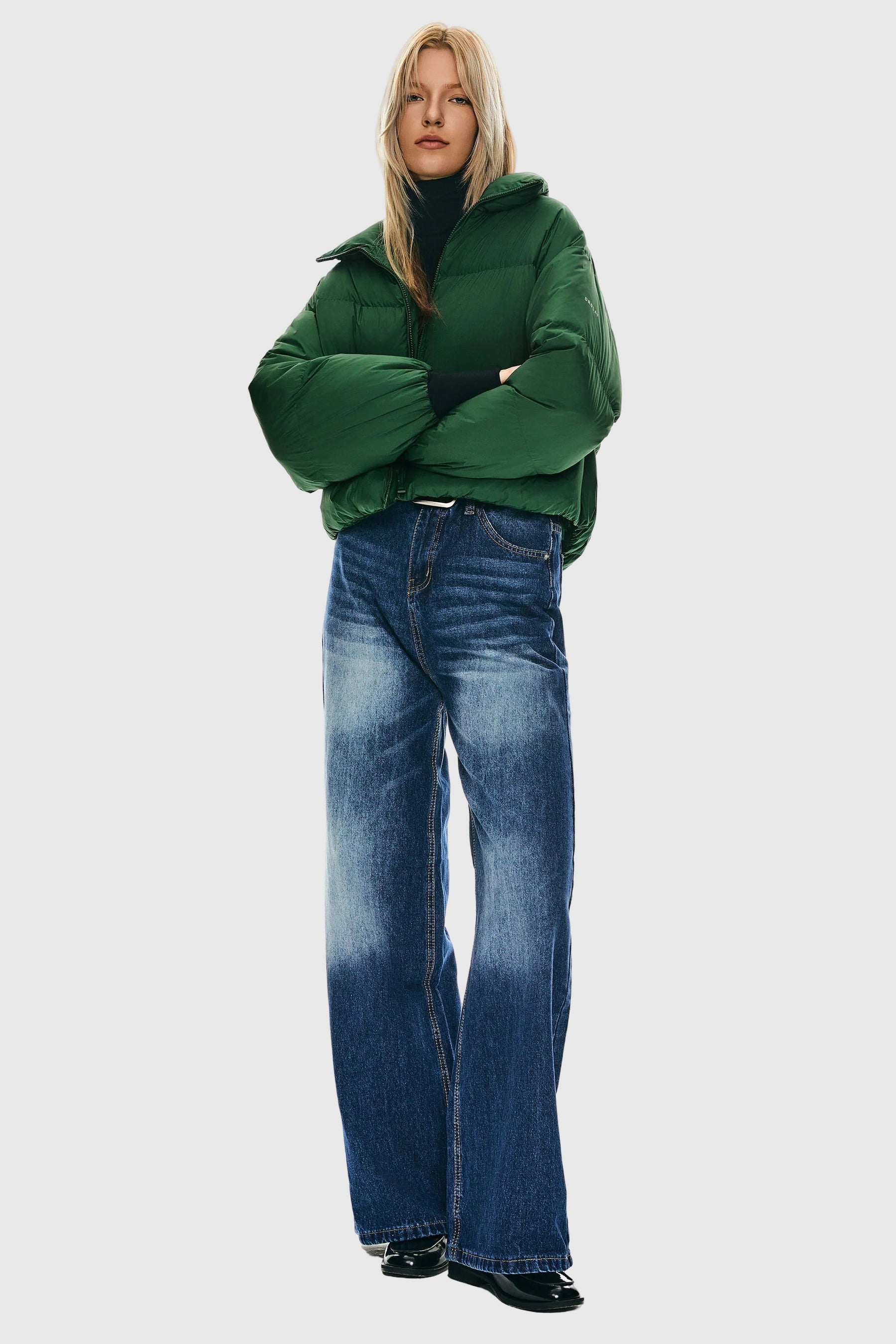 Short oversized down coat in a green colorway