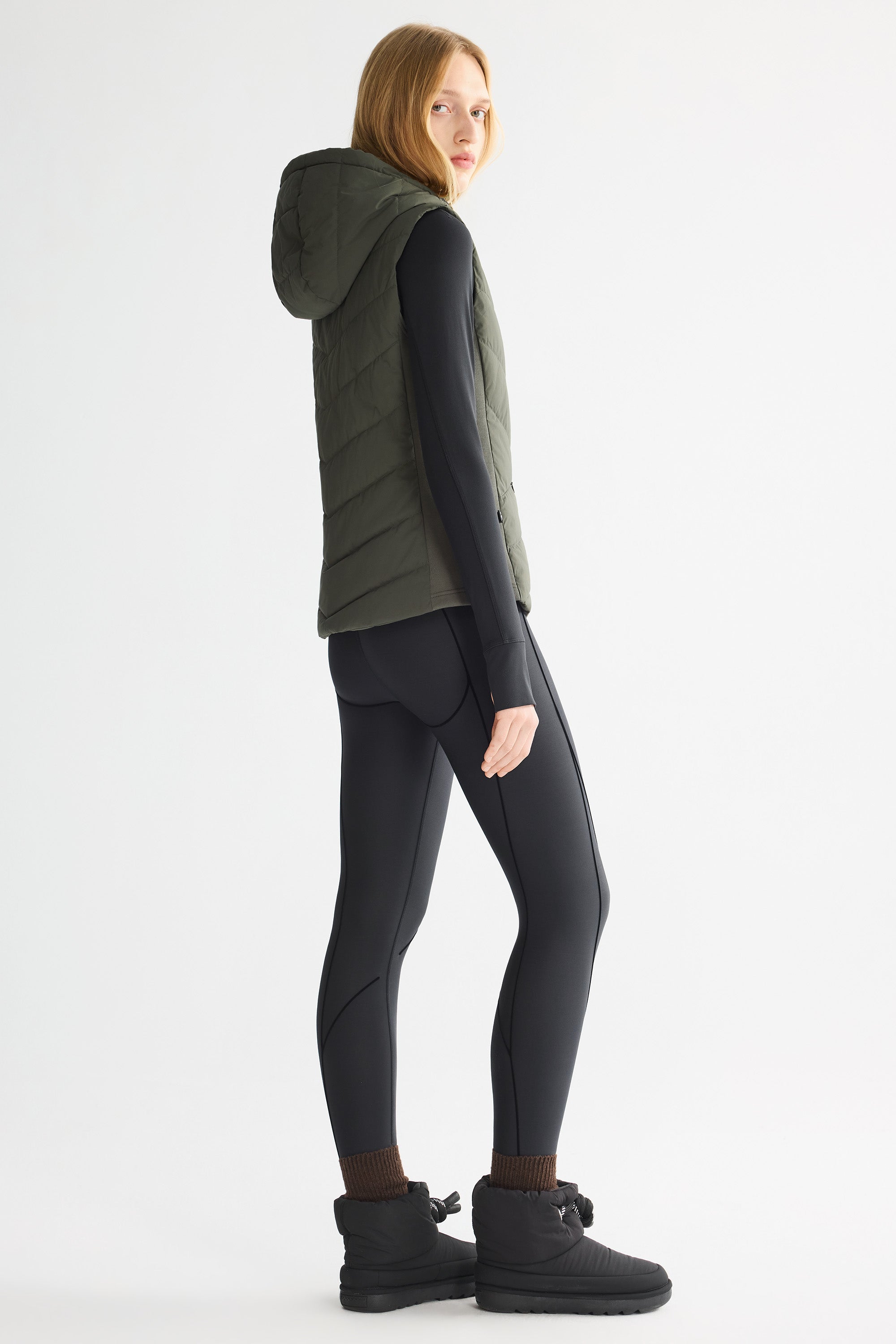 Orolay Quilted Vest with SLim-Fit Waist Design #color_Olive