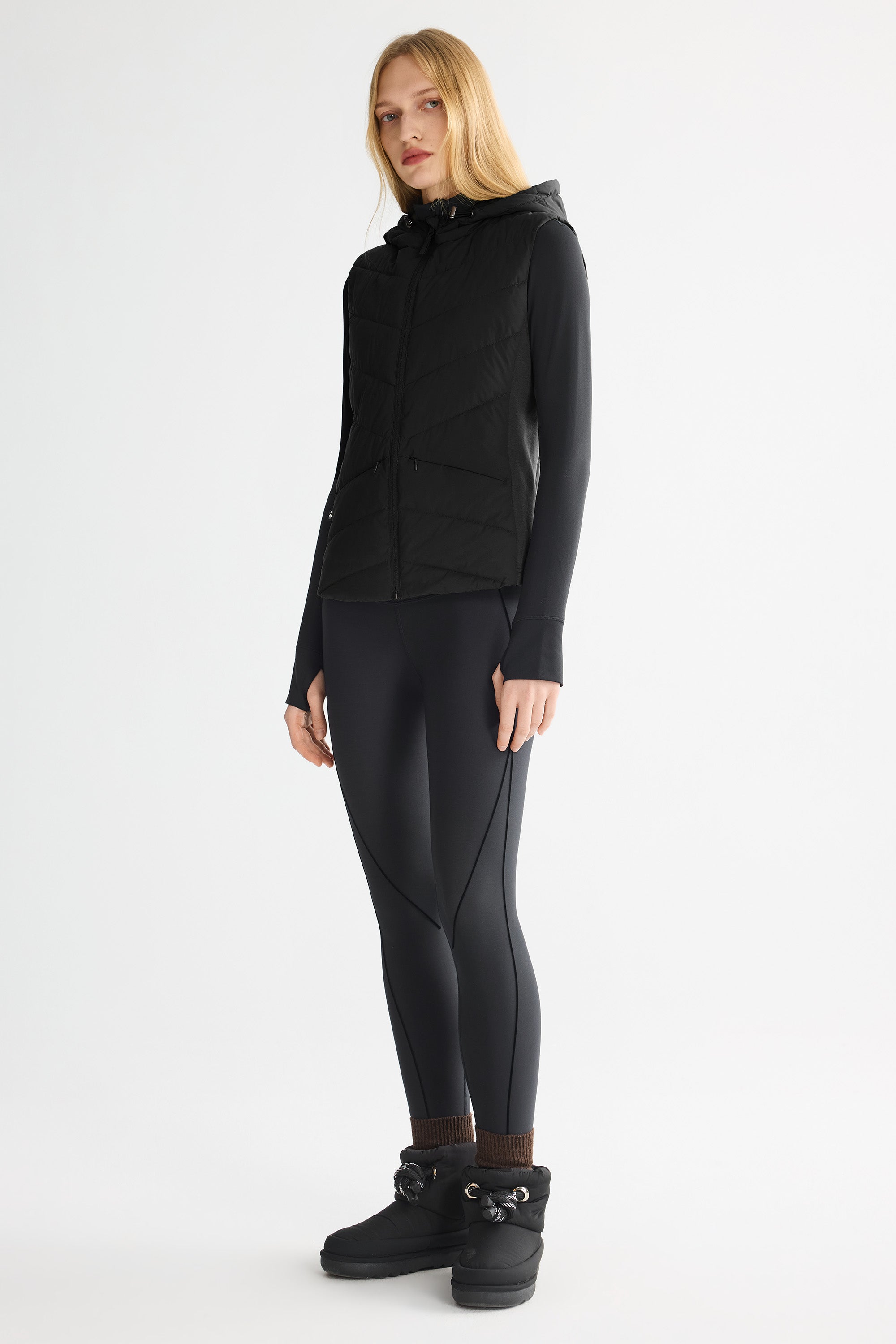 Orolay Quilted Vest with SLim-Fit Waist Design #color_black