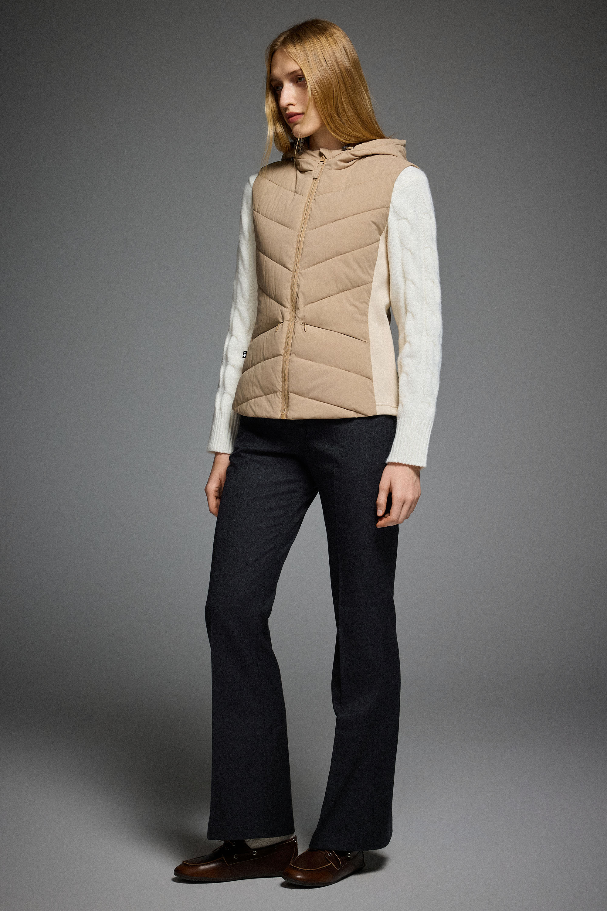 Orolay Quilted Vest with SLim-Fit Waist Design #color_khaki