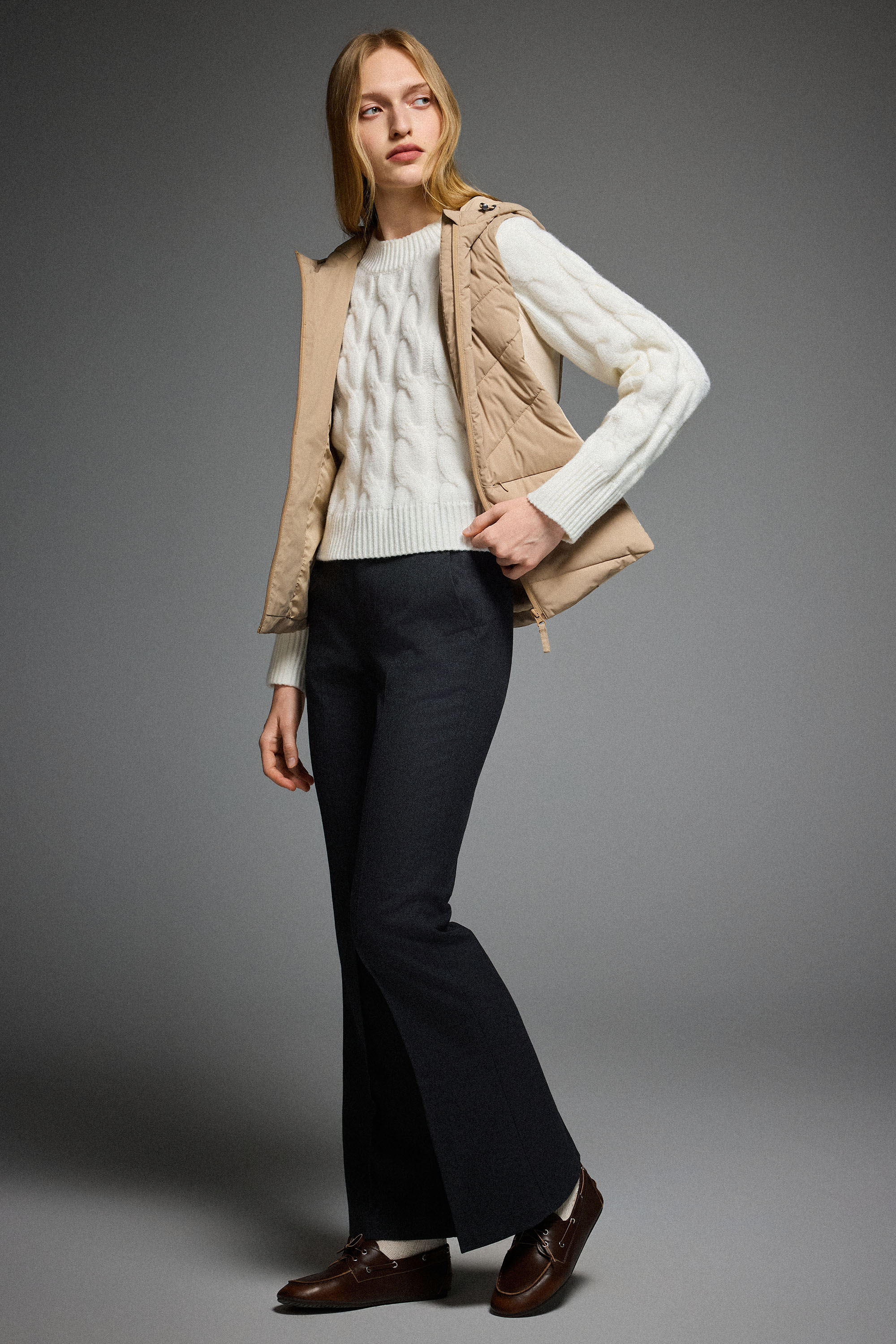 Orolay Quilted Vest with SLim-Fit Waist Design #color_khaki