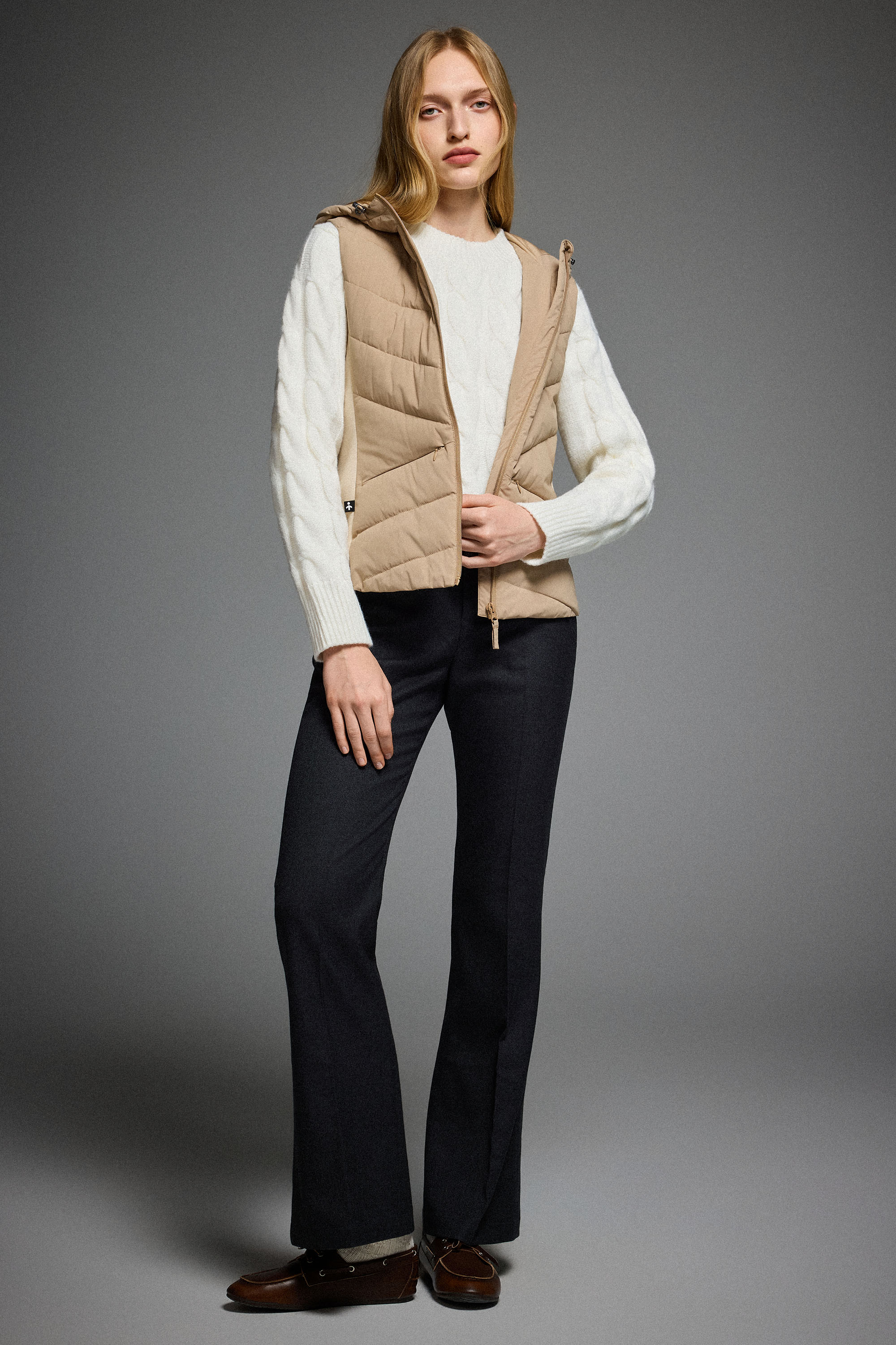 Orolay Quilted Vest with SLim-Fit Waist Design #color_khaki
