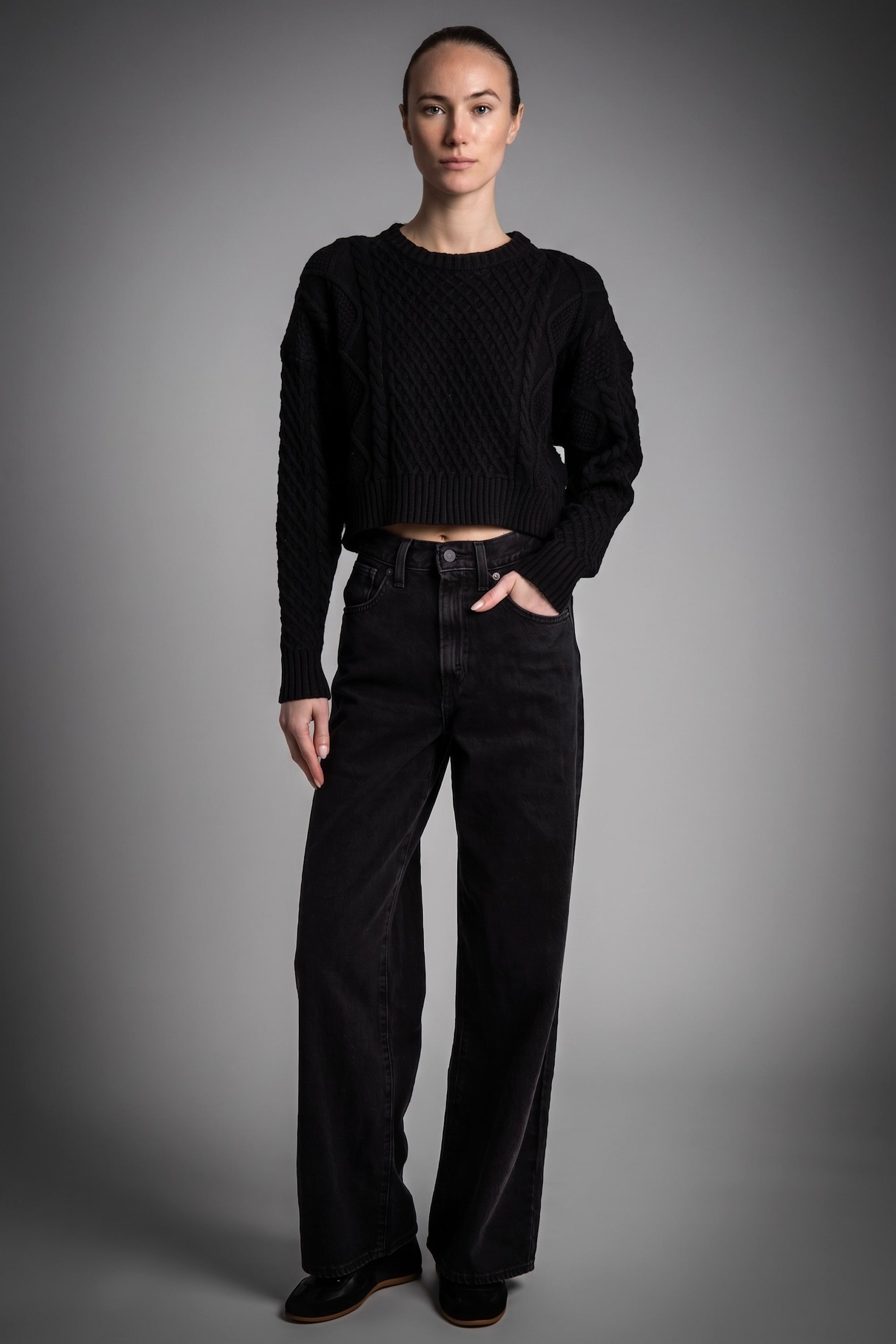Cropped Knit Sweater #Color_black