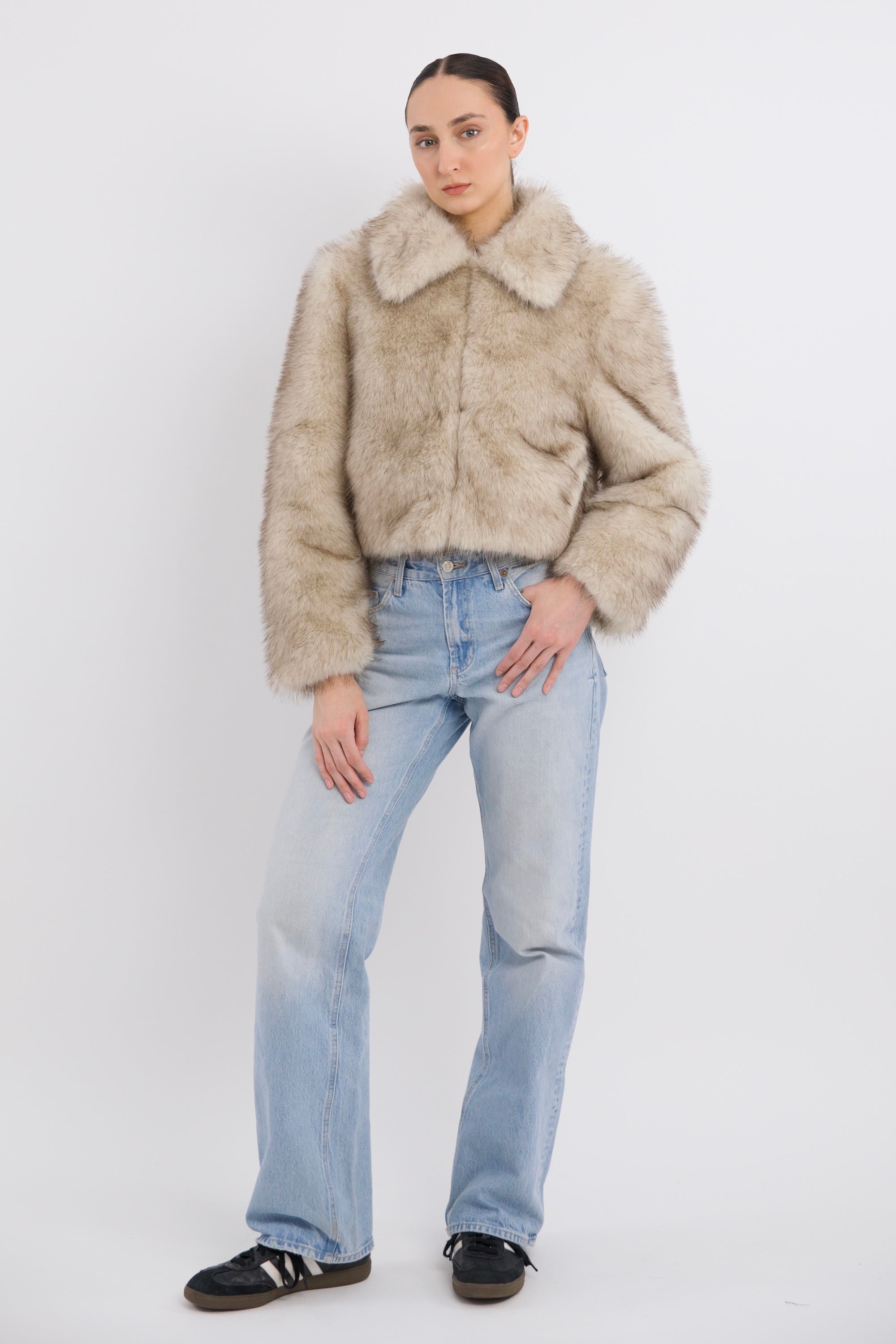 Orolay Cropped Faux Fur Coat #color_beige