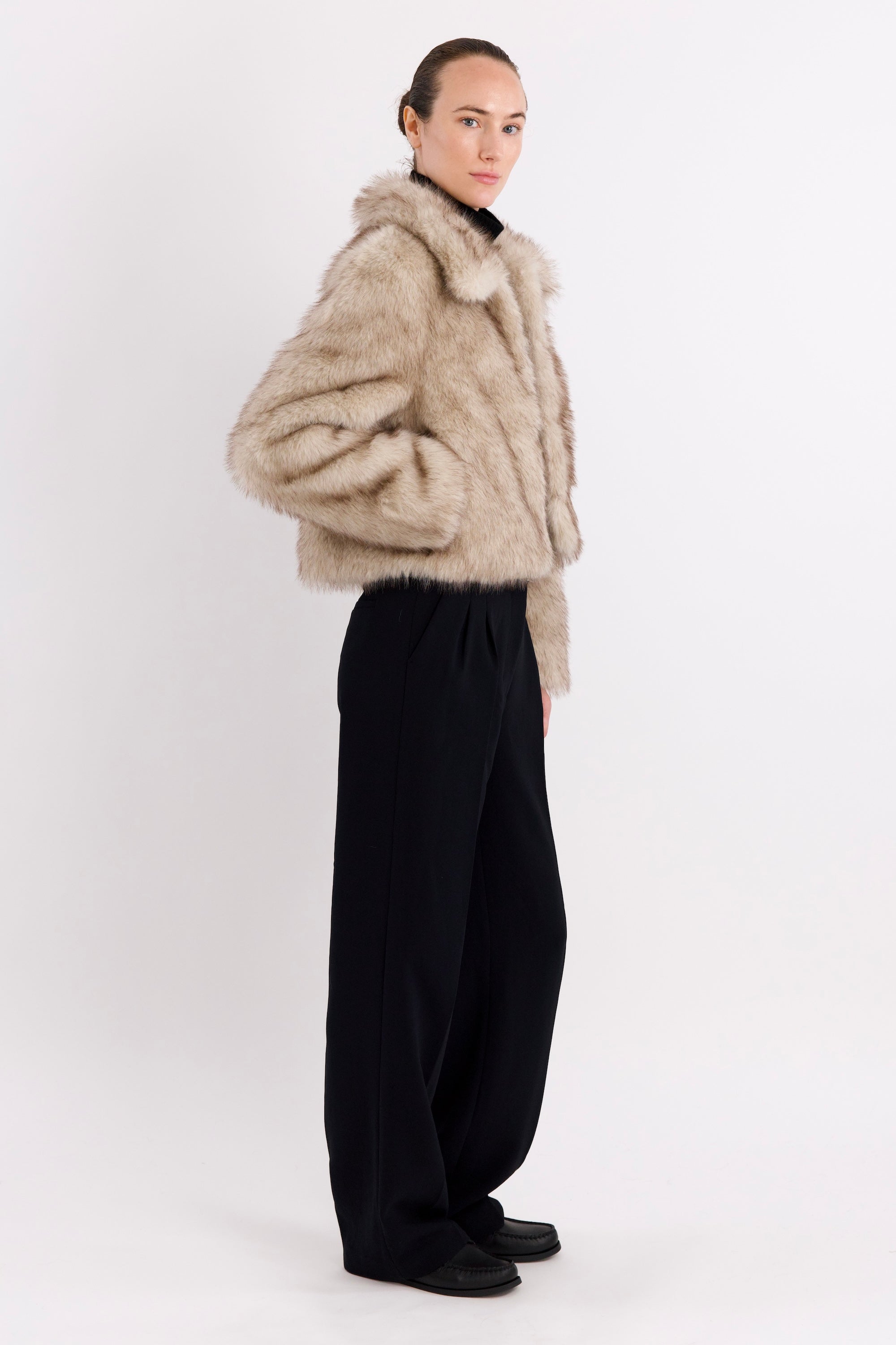 Orolay Cropped Faux Fur Coat #color_beige