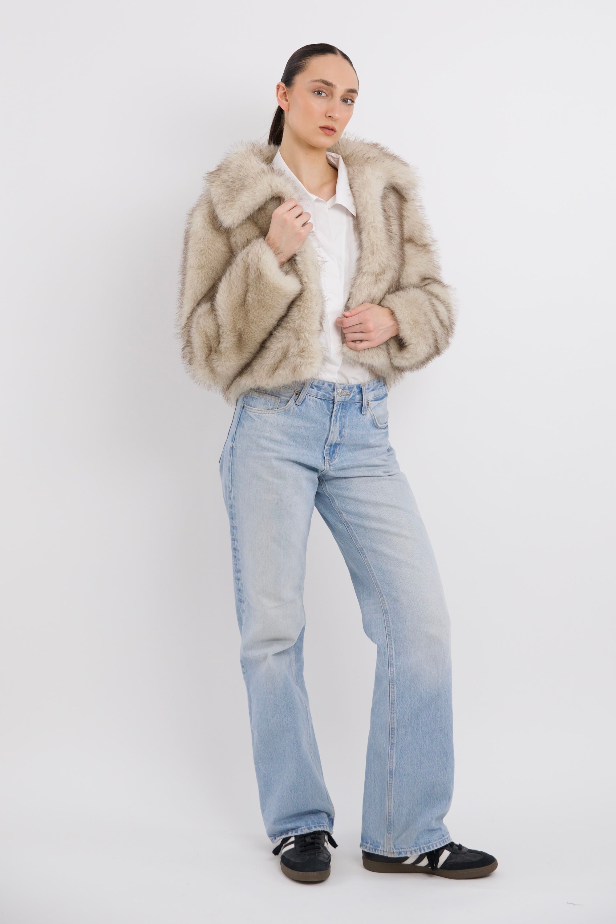 Orolay Cropped Faux Fur Coat #color_beige