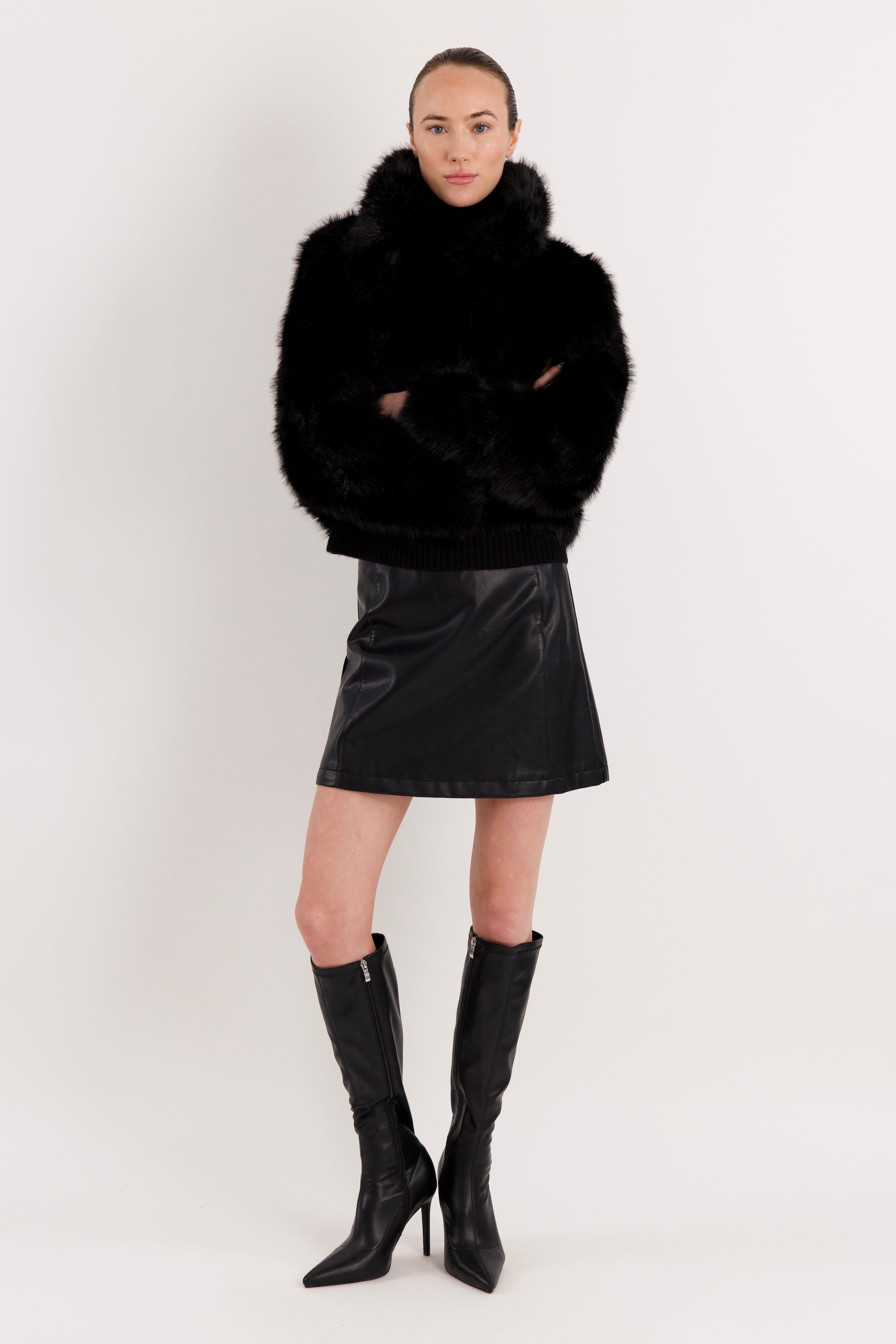 Orolay Cropped Faux Fur Coat #color_black