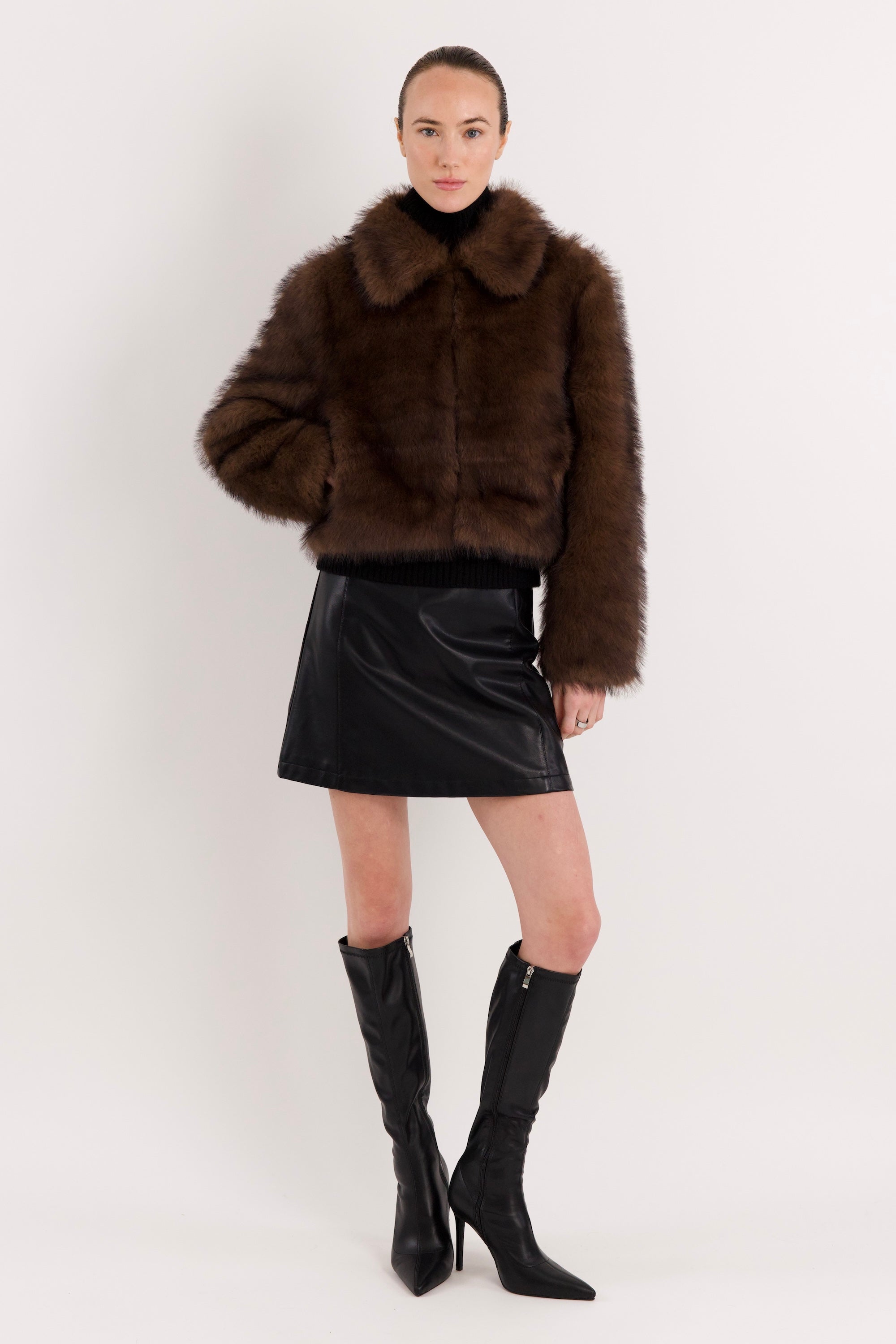 Orolay Cropped Faux Fur Coat #color_coffee
