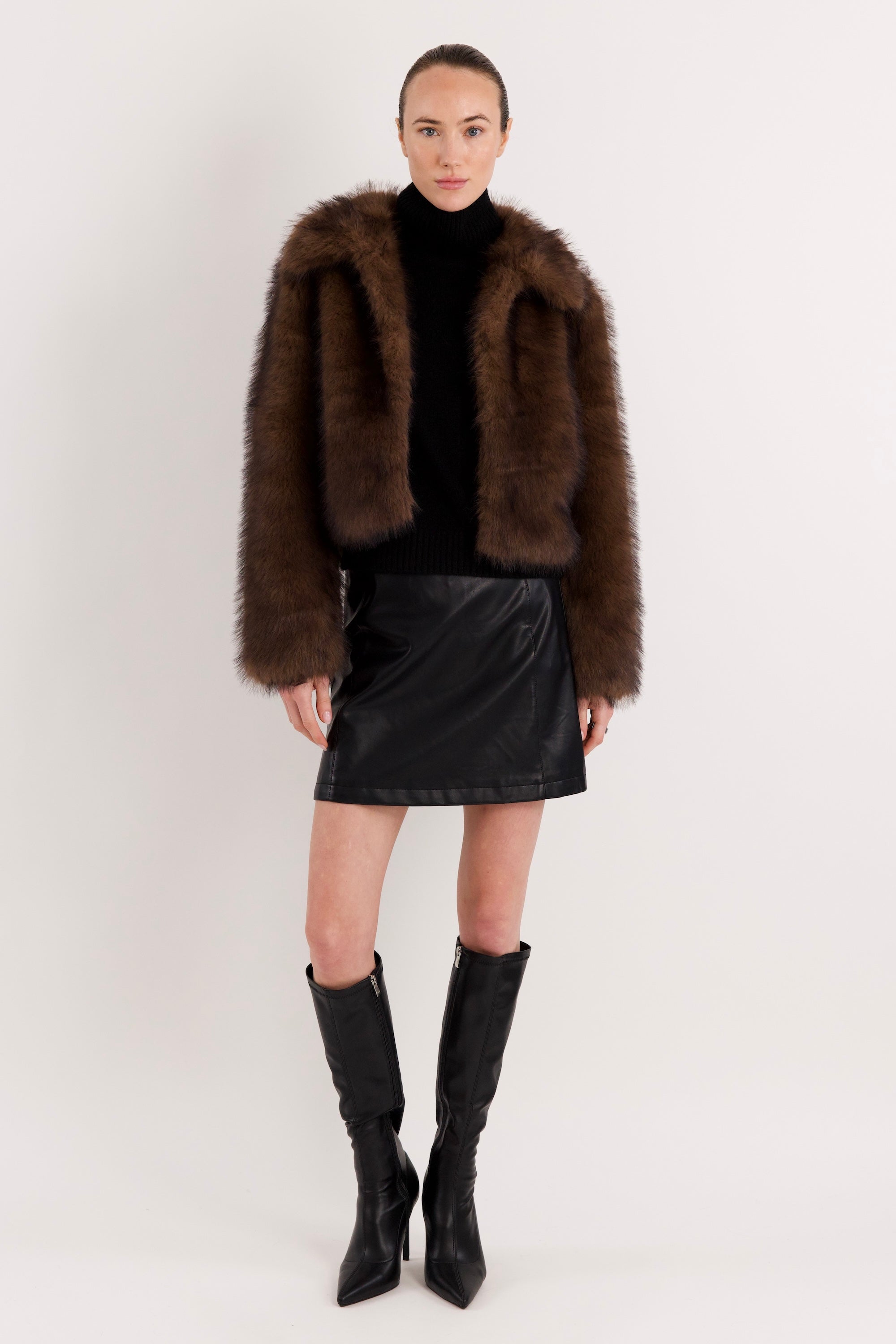 Orolay Cropped Faux Fur Coat #color_coffee
