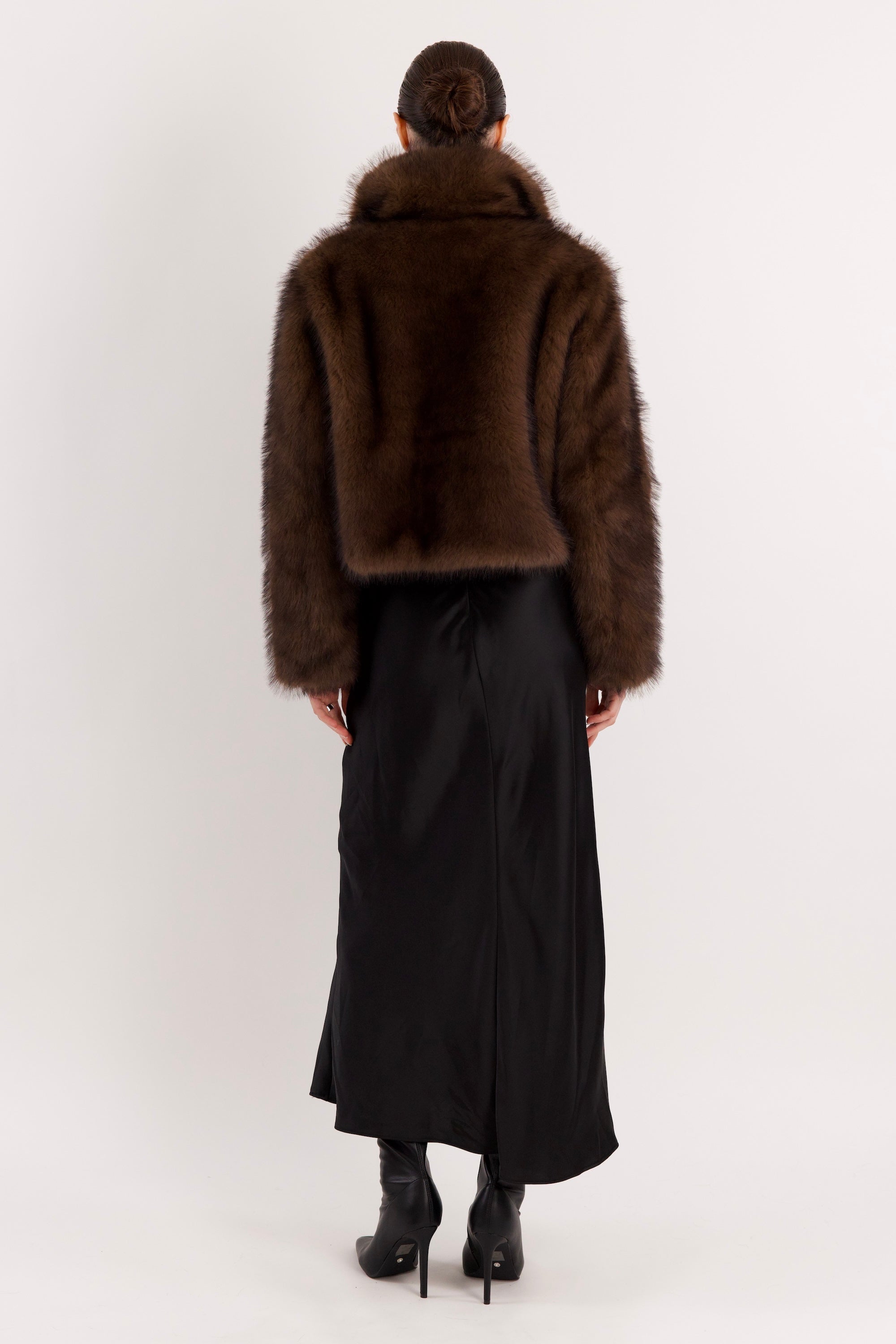 Orolay Cropped Faux Fur Coat #color_coffee