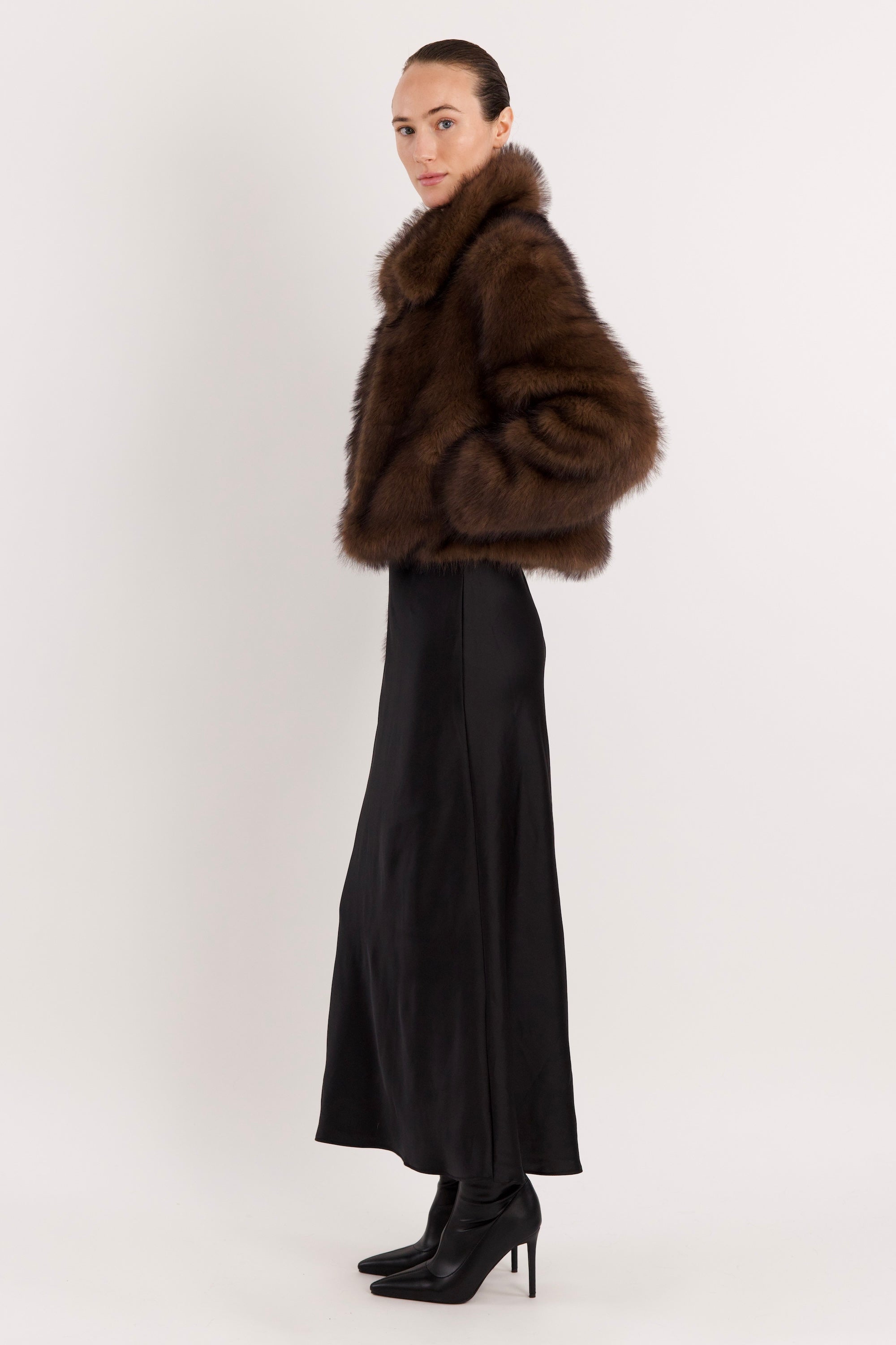Orolay Cropped Faux Fur Coat #color_coffee